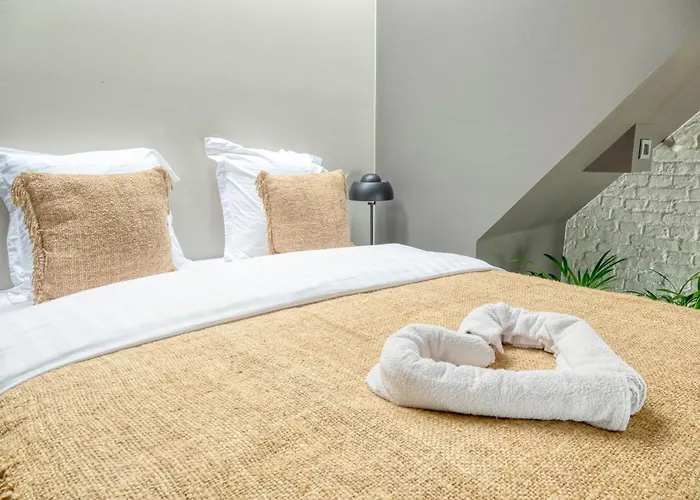 Serene Oasis With Balcony In Apartamento *