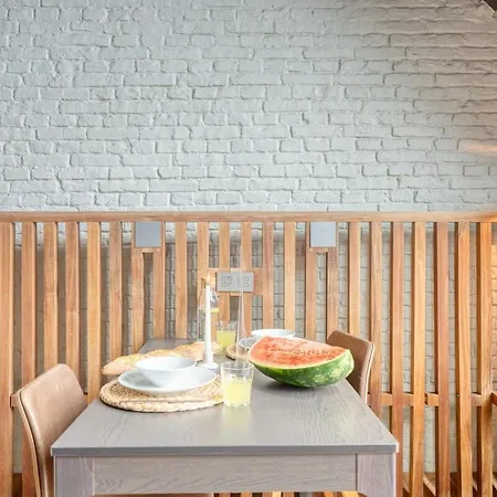 아파트 Serene Oasis With Balcony In