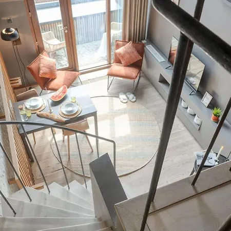 Serene Oasis With Balcony In Apartment *