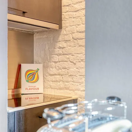 아파트 Serene Oasis With Balcony In