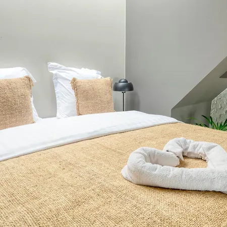 Serene Oasis With Balcony In Апартаменти *
