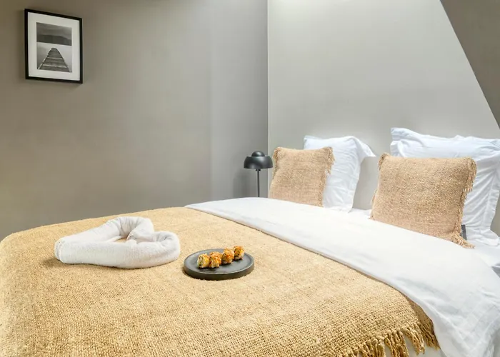 Serene Oasis With Balcony In *